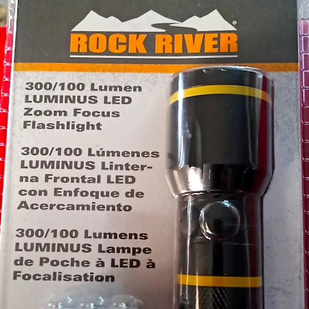 ROCK RIVER Flashlight. 300/100 Lumen LUMINUS LED Zoom Focus Flashlight.Brand New